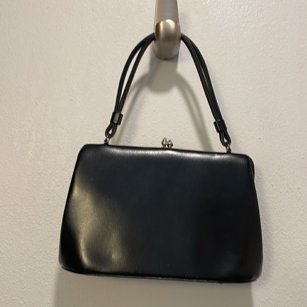 Womans vintage black leather handbag - Picture 8 of 16